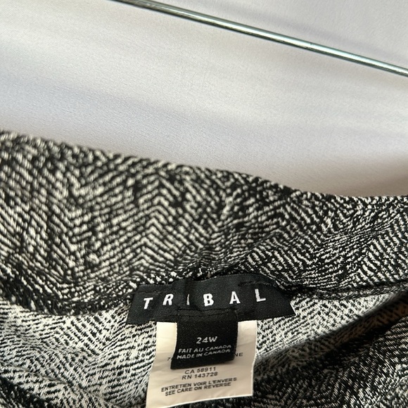 Tribal Grey & Black Cropped Pants - Picture 7 of 7